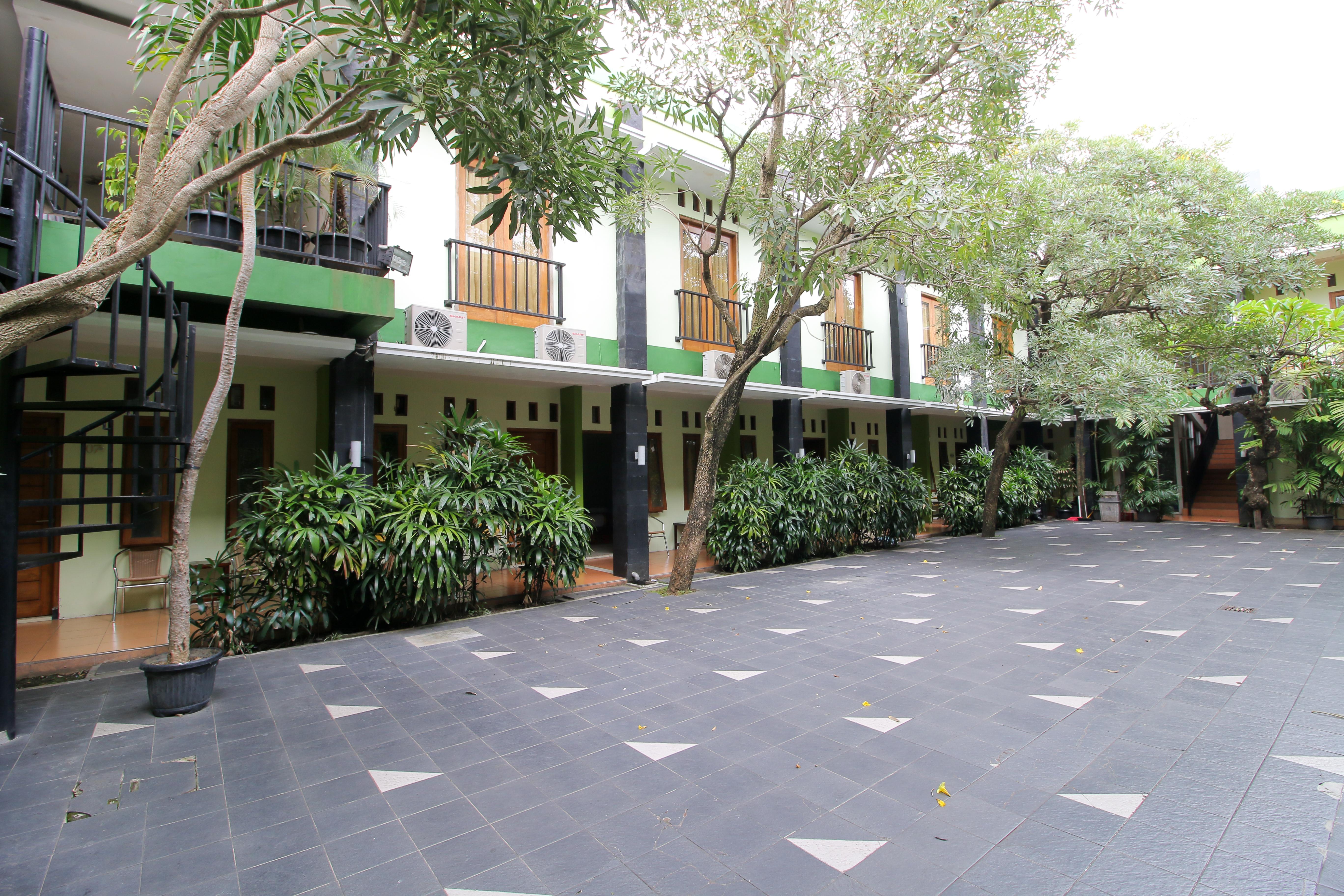 Reddoorz Plus @ Taman Siswa 2 Джокякарта Екстериор снимка