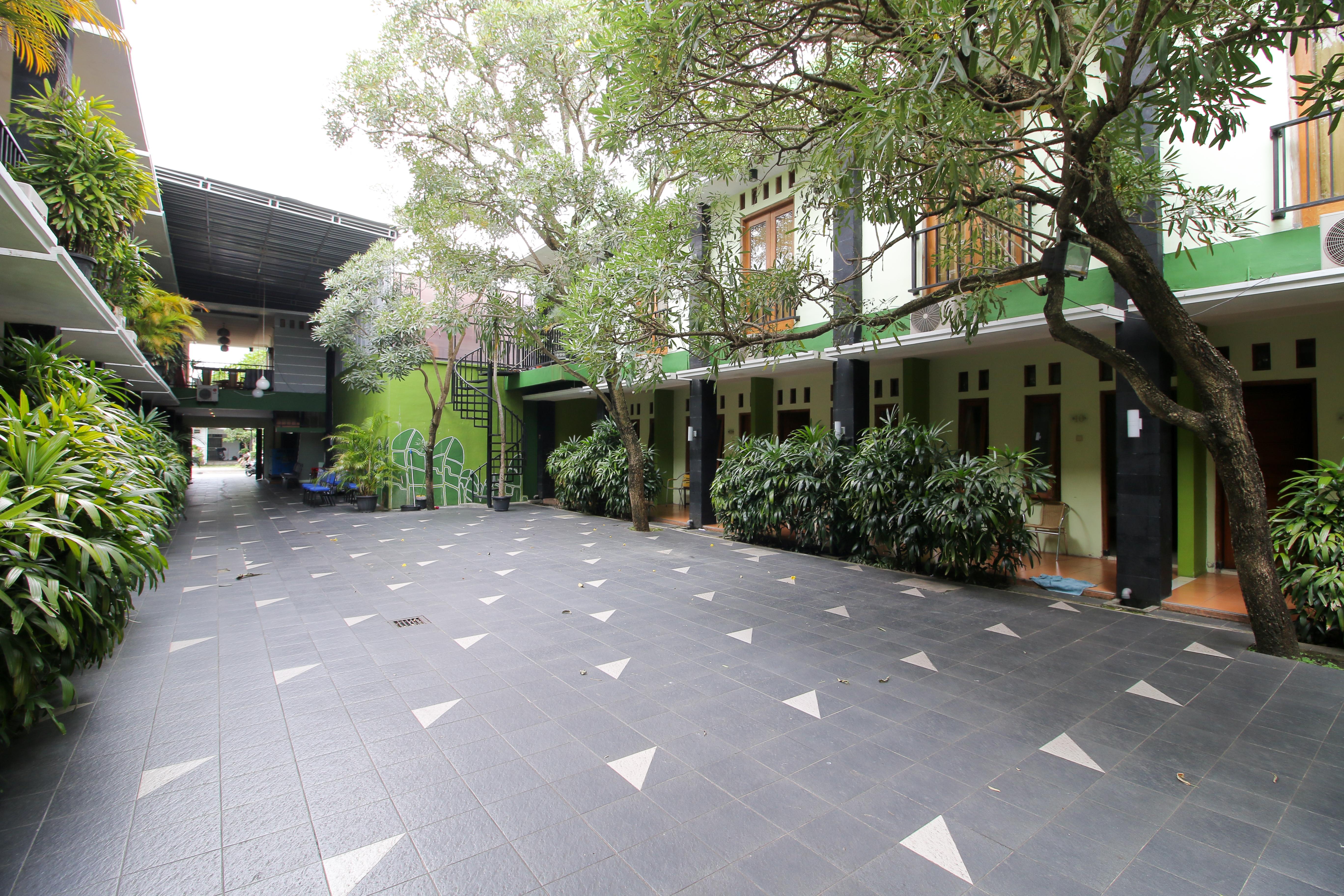 Reddoorz Plus @ Taman Siswa 2 Джокякарта Екстериор снимка
